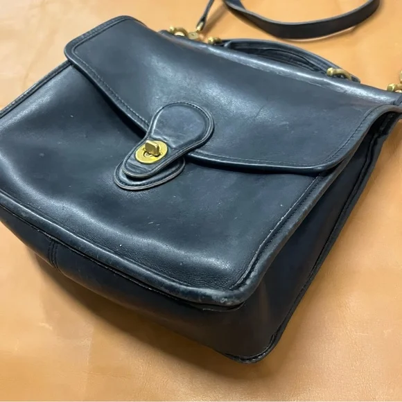 Vintage Coach Willis 9927 Black Leather Crossbody Bag - Picture 3 of 9